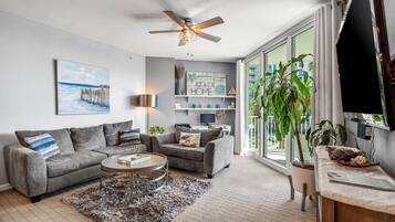 Apartamento, 1 cama de matrimonio grande con sofá cama (Palms Resort #2307 JR 2BR) | Zona de estar