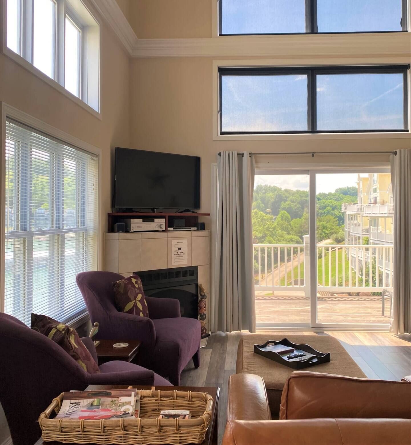 Smart-TV, Videospiele, Tischfußball, Stereoanlage