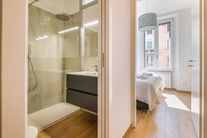 Dusche, Haartrockner, Bidet, Handtücher