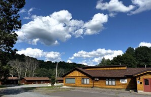 Exterior - Riverfront Cabin #8. (Crystal Falls)