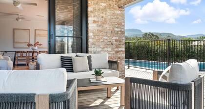 Holiday Crescent – Spacious, stylish retreat with pool, perfect