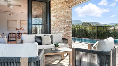 Holiday Crescent – Spacious, stylish retreat with pool, perfect