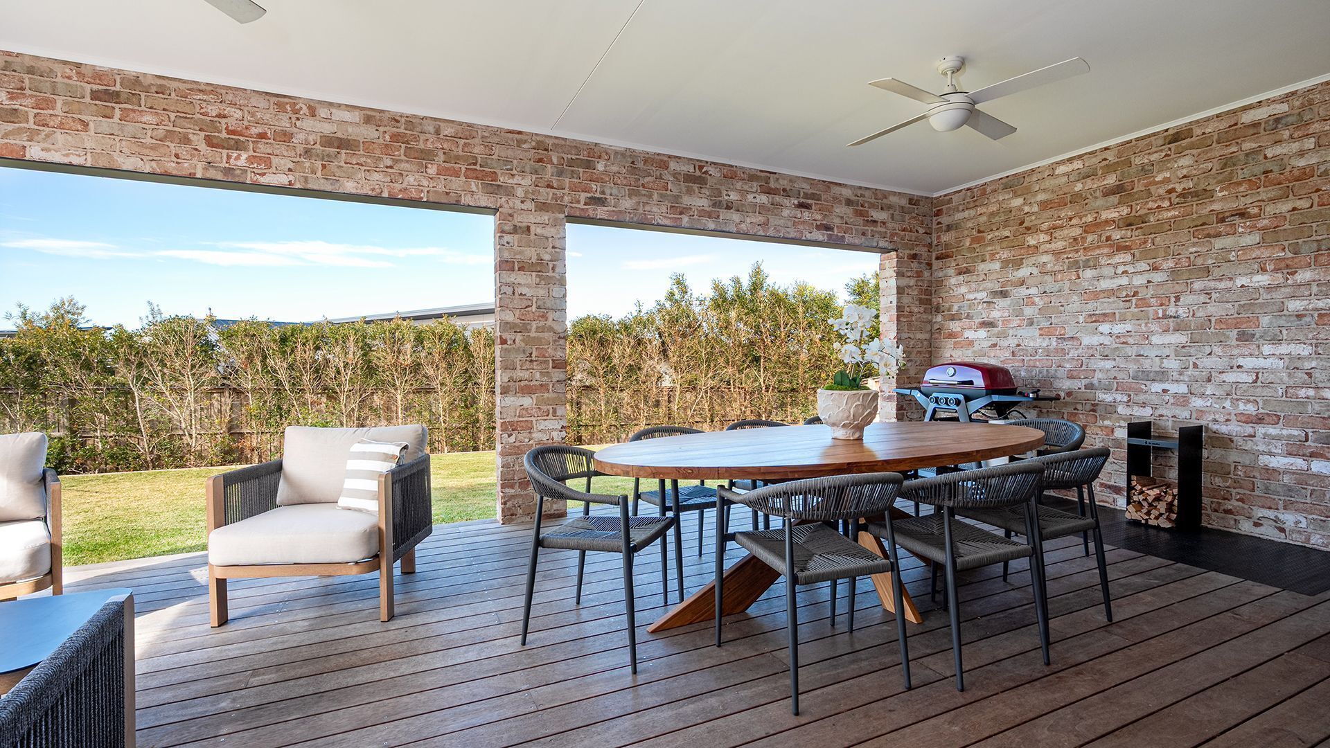 屋外ダイニングエリア