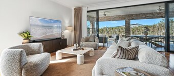Holiday Crescent – Spacious, stylish retreat with pool, perfect