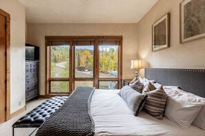 2 soverom, strykejern/-brett, reiseseng for barn og wi-fi