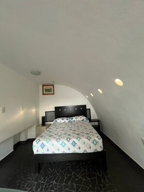 Iron/ironing board, Internet, bed sheets