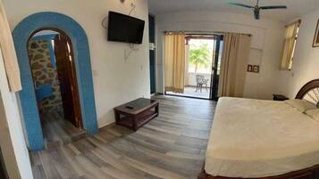 6 bedrooms, iron/ironing board, internet, bed sheets