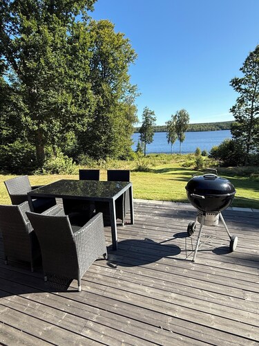 Unique accommodation in tranquility with stunning lake views!