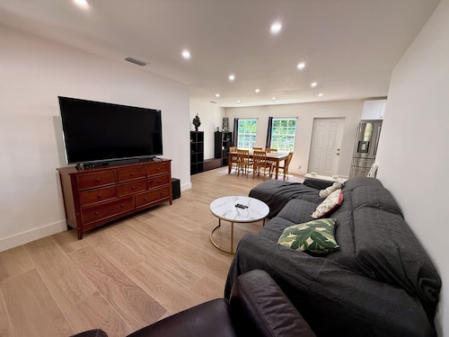 Spacious 3 Bedroom House With Backyard