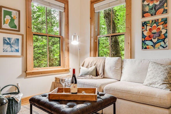 Living area - Resilience Road Cottage: Walk to Downtown Saluda, Close to Hiking & Activities! (Saluda)