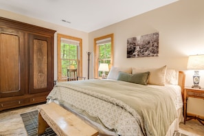 1 bedroom, WiFi, bed sheets - Resilience Road Cottage: Walk to Downtown Saluda, Close to Hiking & Activities! (Saluda)