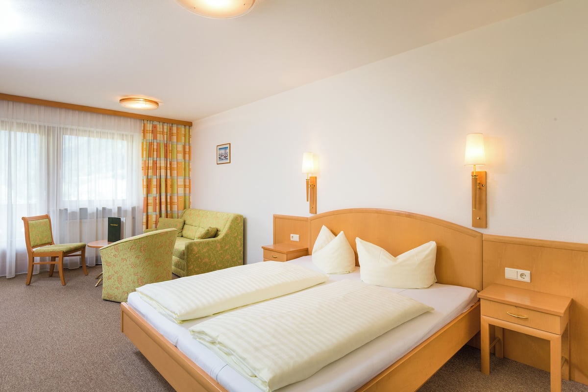 Comfort-Doppelzimmer, Balkon, Bergblick | Zimmersafe, kostenloses WLAN, Rollstuhlgeeignet