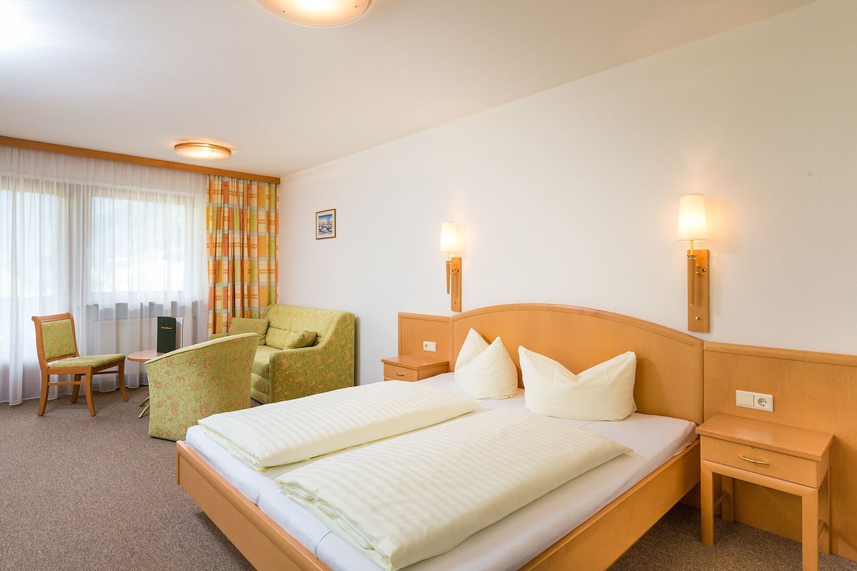 In-room safe, free WiFi, wheelchair access