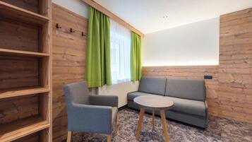 Familien-Suite, Bergblick | Zimmersafe, kostenloses WLAN