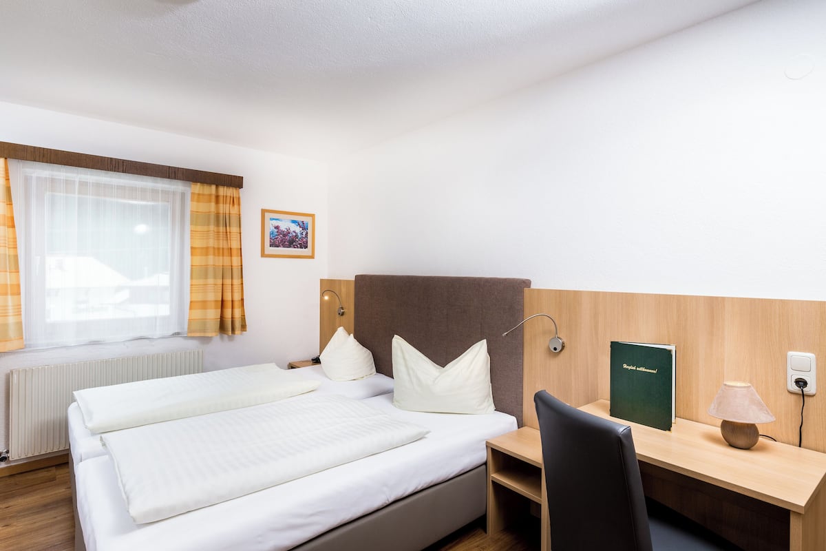 Basic-Doppelzimmer, Bergblick | Zimmersafe, kostenloses WLAN, Rollstuhlgeeignet