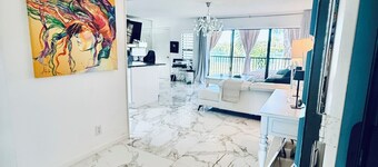 Seaside Modern Elegance and 3 minute Walk to the Beach