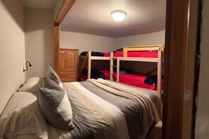 4 多间卧室、办公桌、熨斗/熨衣板、免费 WiFi