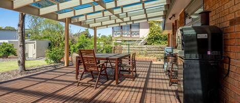 تناول الطعام بالخارج