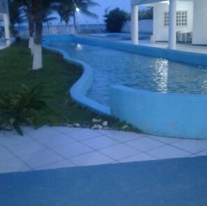 2 piscinas externas