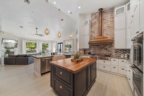 Fridge, microwave, oven, stovetop - Scottsdale Oasis Resort | Pool, Hot Tub & Pickleball (Scottsdale)