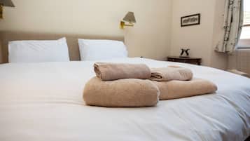 4 bedrooms, iron/ironing board, travel crib, free WiFi