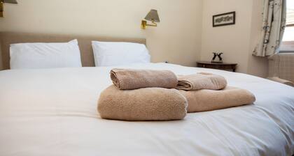 Comfortable spacious bungalow in a beautiful rural setting close to Kelso.