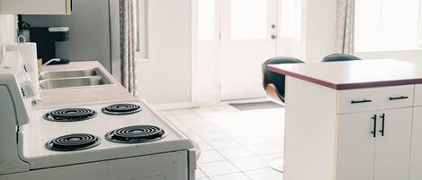 Frigorífic, microones, forn i placa de cuina