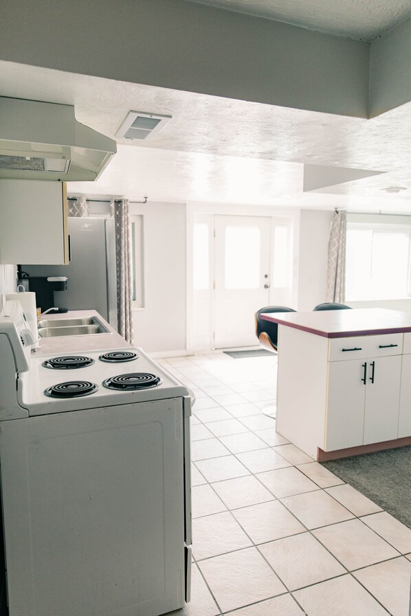 Fridge, microwave, oven, stovetop