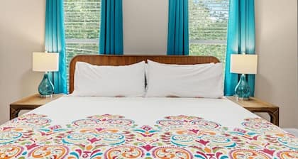 Entire Duplex • 6 King Beds • Private Patios • Great for Groups • 10 min to GVL