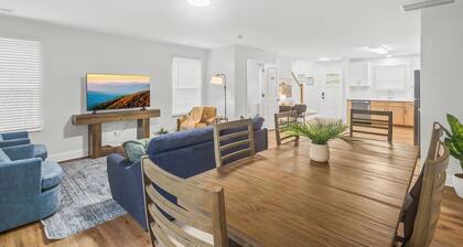 Cozy & Modern New-Build, 10 min to Greenville, Private Deck | Sleeps 6