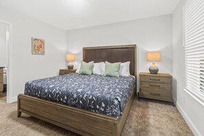 2 habitaciones, escritorio, tabla de planchar con plancha y wifi gratis 