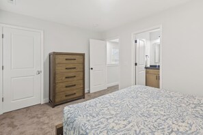 2 bedrooms, desk, iron/ironing board, free WiFi - Modern & Comfy, Private Deck | 10 min to Paris Mtn + Greenville | Sleeps 6 (Taylors)