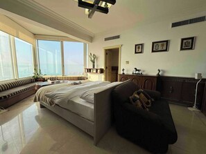 5 slaapkamers, een strijkplank/strijkijzer, wifi, beddengoed