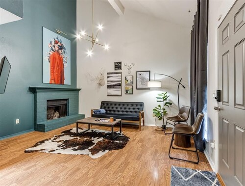 2-bedroom Wooded view condo in awesome NW OKC in Bluff creek. Entire condo