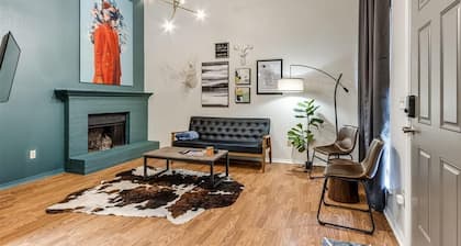 2-bedroom Wooded view condo in awesome NW OKC in Bluff creek. Entire condo