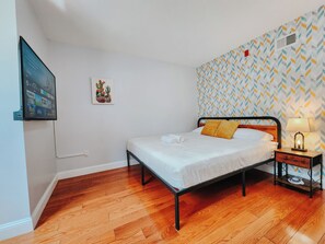 2 bedrooms, desk, iron/ironing board, free WiFi