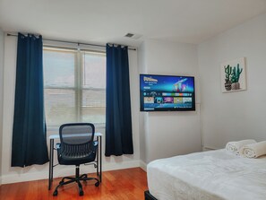2 bedrooms, desk, iron/ironing board, free WiFi
