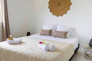 4 chambres, fer et planche à repasser, lit parapluie, Wi-Fi gratuit
