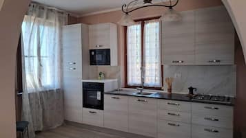 Micro-ondes, four, plaque de cuisson