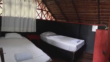 Habitación triple clásica, balcón, vista a la colina