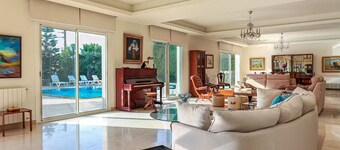 Villa del Arte Batroun Luxury Escape 5min to Beach