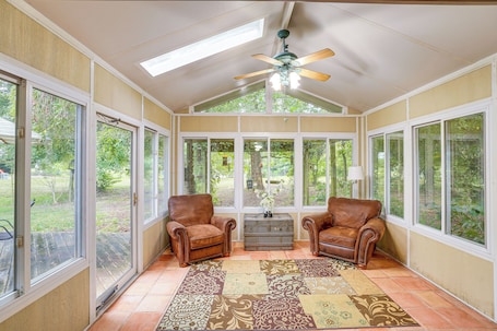 Intérieur. Quiet Retreat in Bluffton: Fish, Hike & Golf
