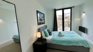 2 bedrooms, iron/ironing board, free WiFi, bed sheets