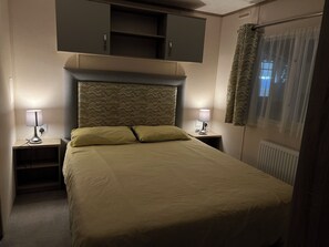 3 室のベッドルーム、アイロン / アイロン台、WiFi (無料)、ベッドシーツ