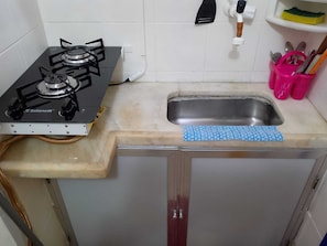 Fridge, stovetop, coffee/tea maker, cookware/dishes/utensils