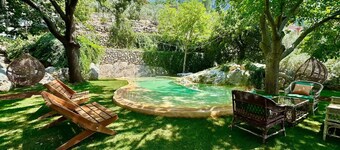 Private Villa Huge Garden and Pool in Nature