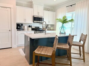 Fridge, microwave, oven, stovetop - Sunny Gulf Getaway 3bed/4bath, pool, walk to beach (Orange Beach)