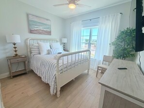 3 bedrooms, iron/ironing board, WiFi, bed sheets - Sunny Gulf Getaway 3bed/4bath, pool, walk to beach (Orange Beach)