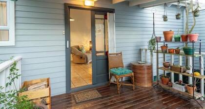 The League | 6 sleeper, lagoon views, walk to town