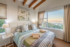 2 quartos, acesso à internet, roupa de cama